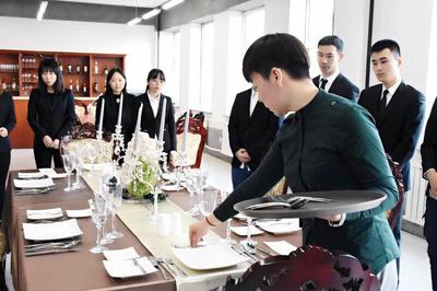 酒店管理 開(kāi)啟全球服務(wù)業(yè)大門的專業(yè)之旅